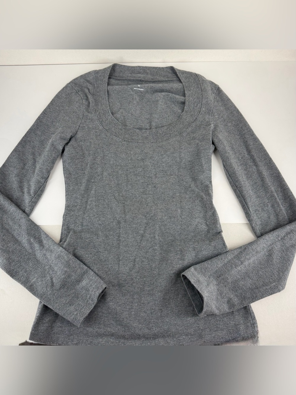 Express Women’s Sexy Stretch Top
Knit Scoop Neck Long Sleeve Gray Size XS